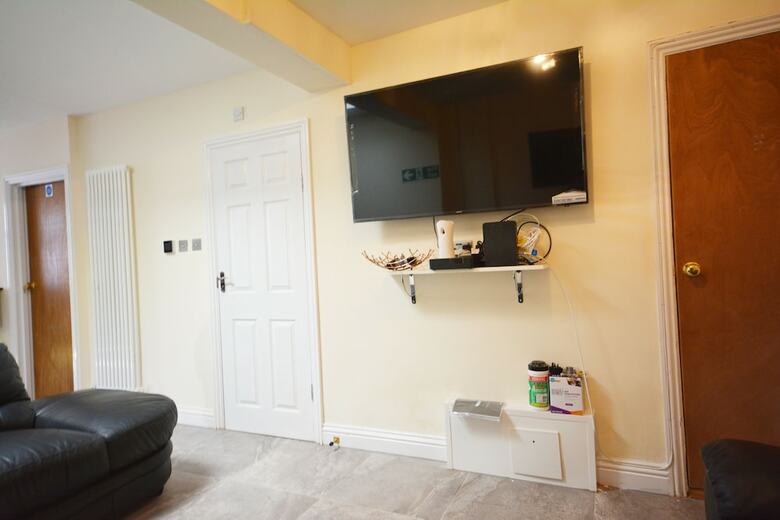 Hostal London Luxury 7 Bedroom Holiday Let