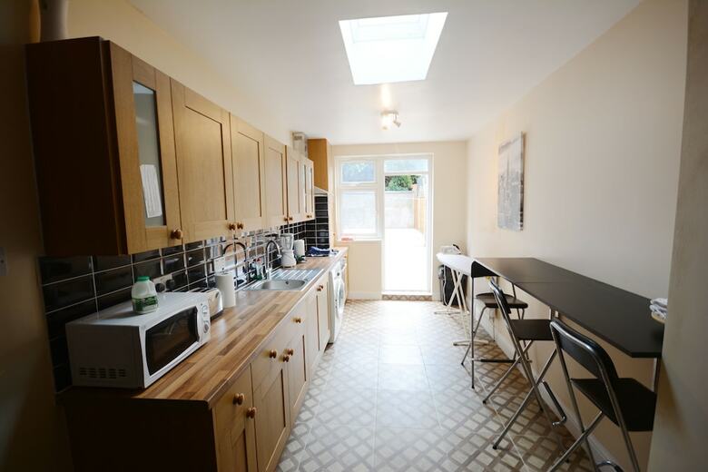 Hostal London Luxury 7 Bedroom Holiday Let