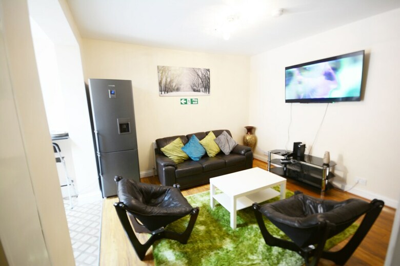 Hostal London Luxury 7 Bedroom Holiday Let
