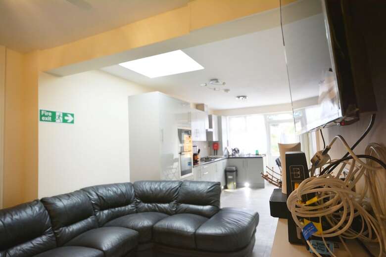 Hostal London Luxury 7 Bedroom Holiday Let