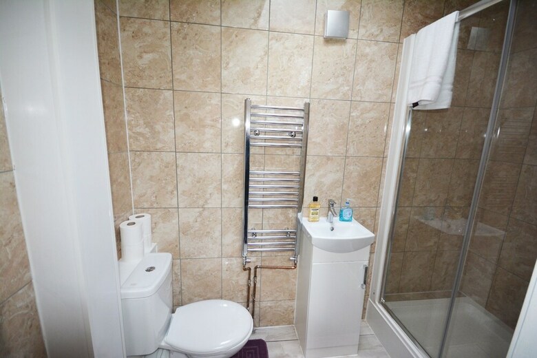 Hostal London Luxury 7 Bedroom Holiday Let