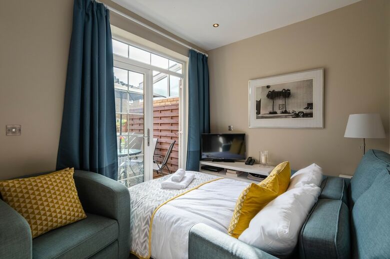Stylish Fulham Home Close To The River Thames