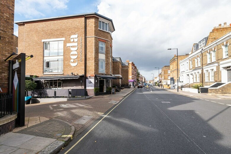 Stylish Fulham Home Close To The River Thames