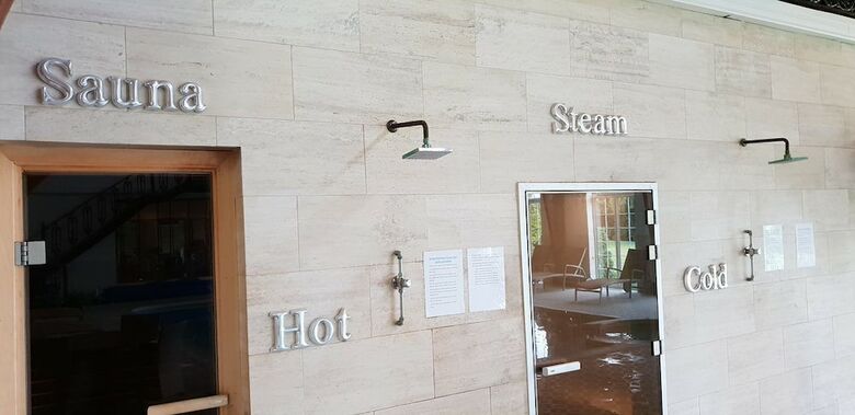 Rowton Hall Hotel And Spa