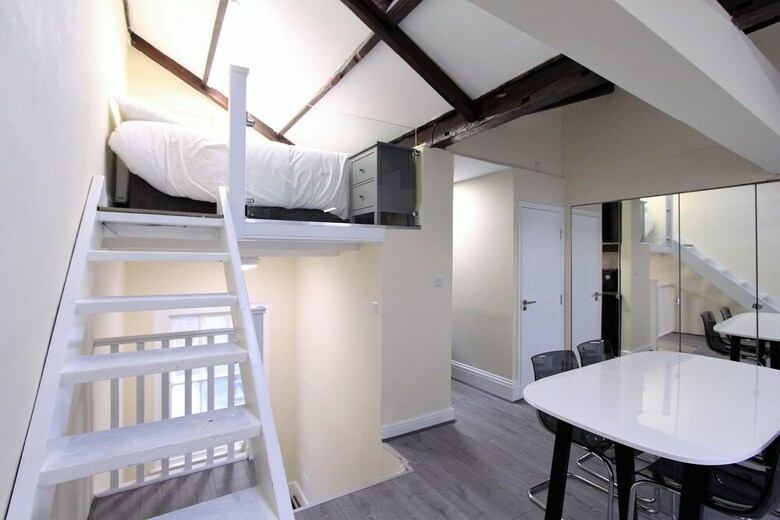 Stunning Loft Apartment In Knightsbridge