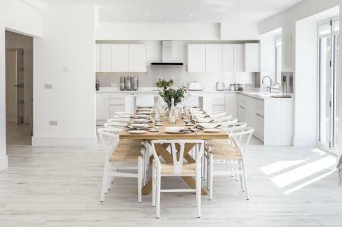 Ryecroft - 6 Bedroom Holiday Home - Tenby