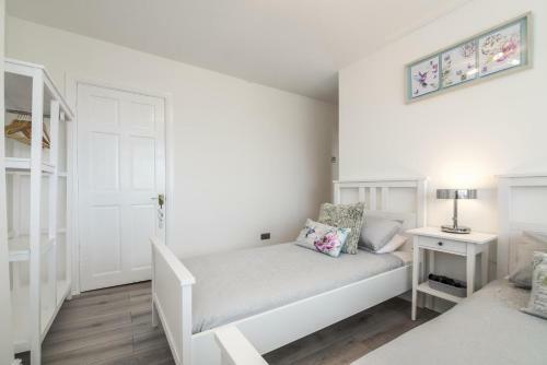 Mayfield House - 4 Bedroom House - Tenby