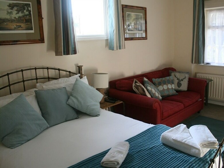 The Ilchester Arms Hotel