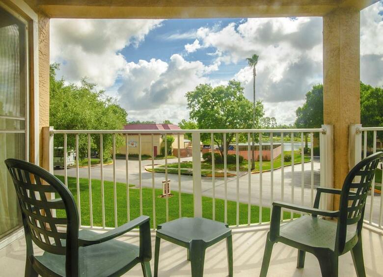 Parc Corniche Condominium Suite Hotel