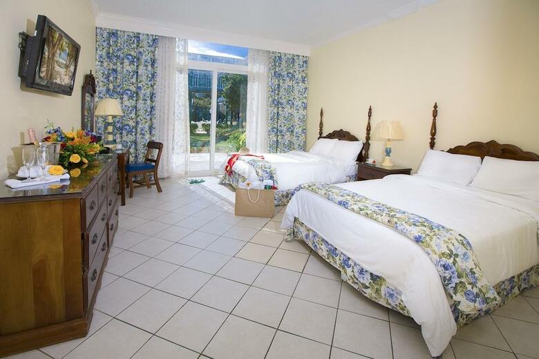 Hotel Breezes Resort Bahamas All Inclusive