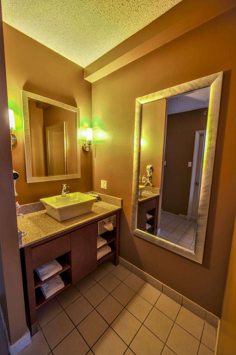 Hotel Holiday Inn Montreal Airport