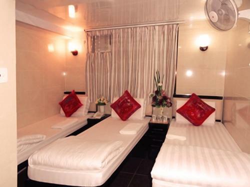 Hostal Day And Night Hotel