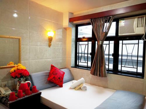 Hostal Day And Night Hotel