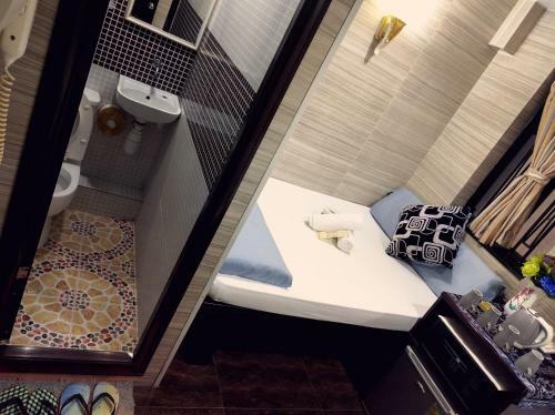 Hostal Day And Night Hotel