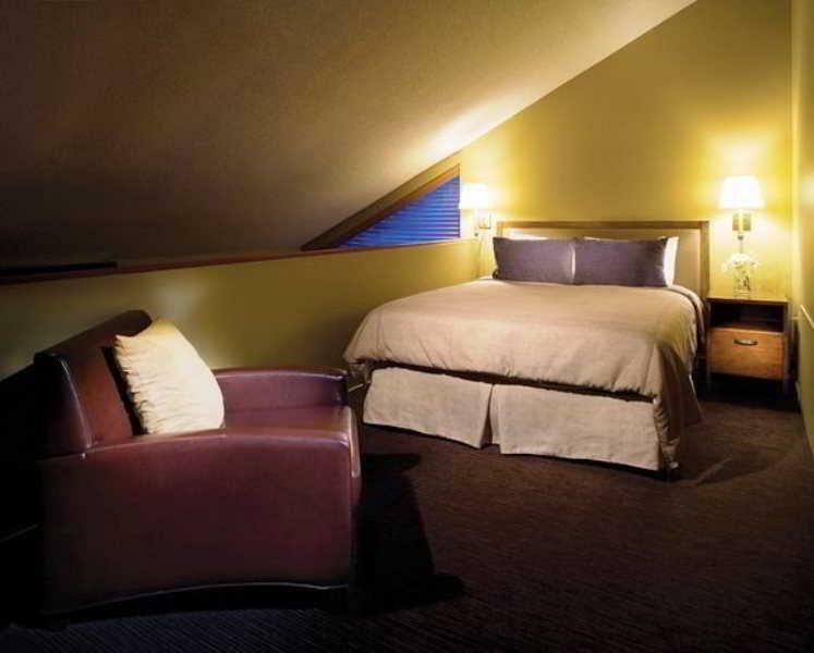 Hotel Whistler Village Inn & Suites