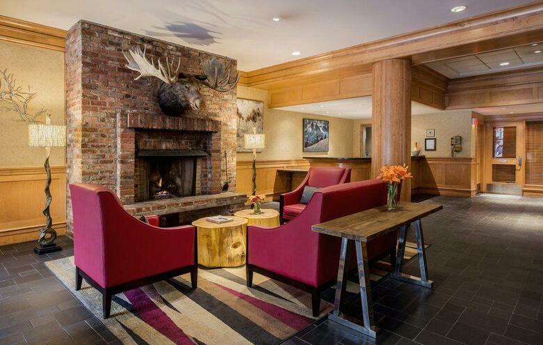 Hotel Whistler Village Inn & Suites