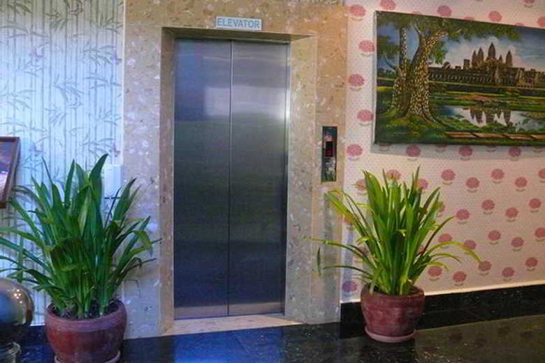 Parklane Hotel