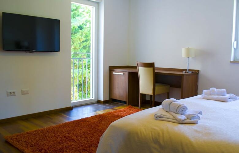 Hostal Residence Villa Karda