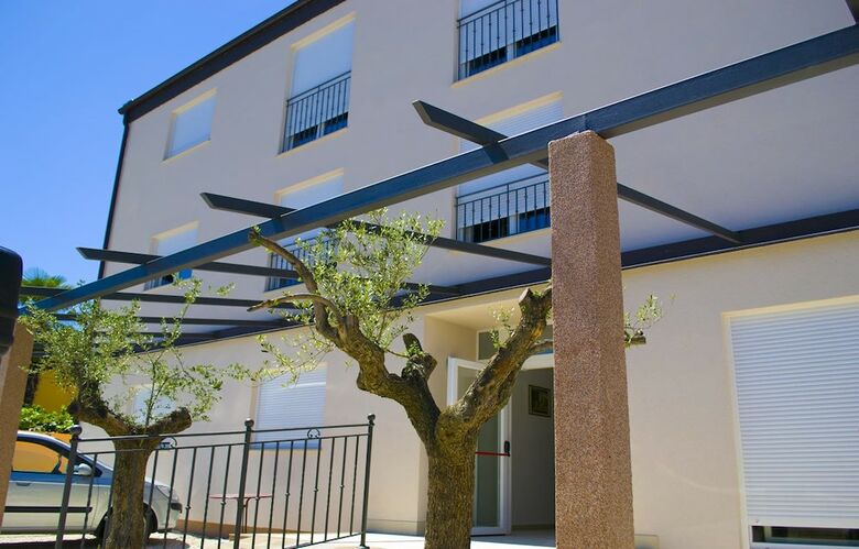Hostal Residence Villa Karda