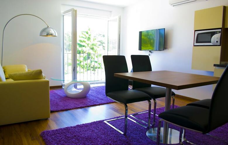 Hostal Residence Villa Karda