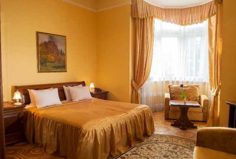 Lion's Castle Hotel