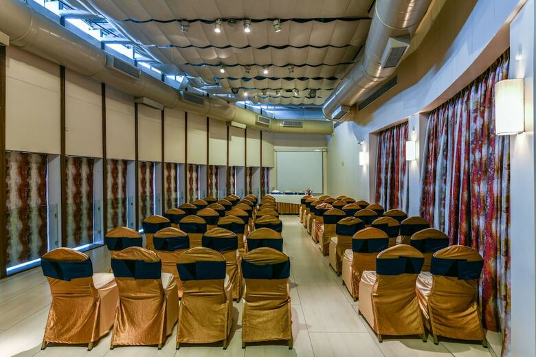 Hotel The Regale By Tunga