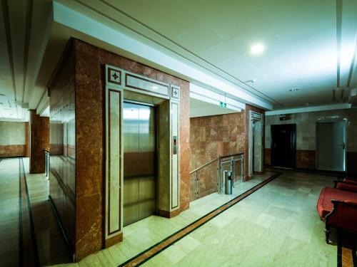 Brzeen Hotel