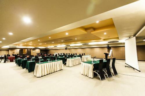 Orchardz Hotel Industri