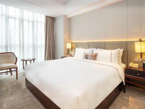 Lucky Holiday Hotel