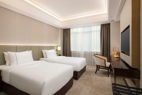 Lucky Holiday Hotel