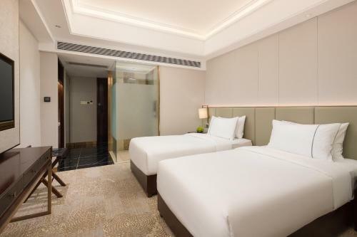Lucky Holiday Hotel