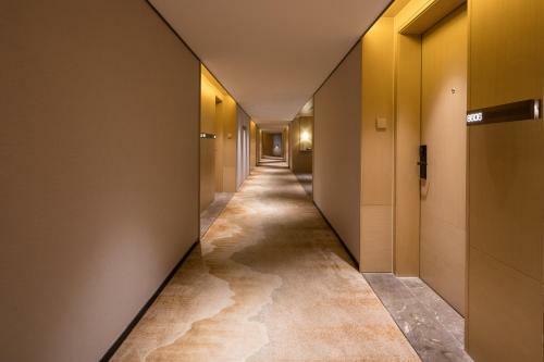 Lucky Holiday Hotel