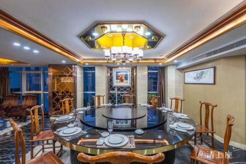 Lucky Holiday Hotel