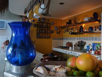 Lo Nuestro Petit Hotel