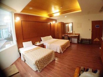 Debonair Motel