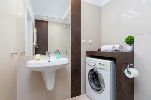 Apartment ?obzowska Cracow By Renters