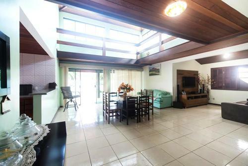 Casa Em Cond Fechado Com Wifi, Piscina E Churrasq