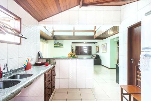 Casa Em Cond Fechado Com Wifi, Piscina E Churrasq