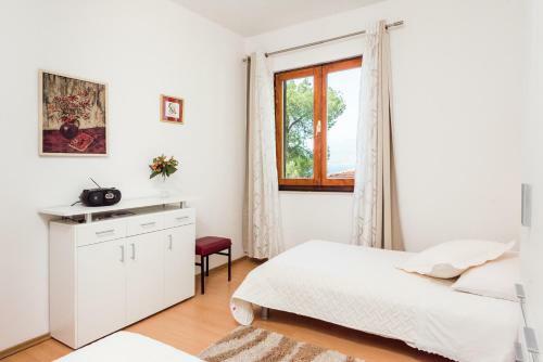 Cozy Apartment Roso With A Pool And A Sea View