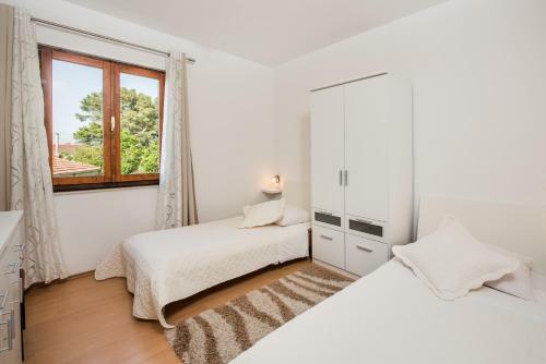 Cozy Apartment Roso With A Pool And A Sea View
