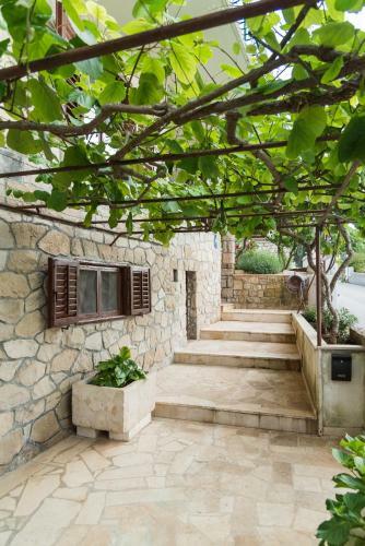 Cozy Apartment Roso With A Pool And A Sea View