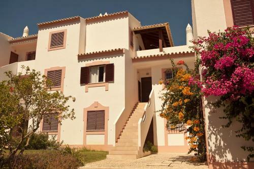 Vilamoura Apartment With Pool