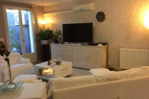 Pres de Nimes, Villa Lamarli, 4/6 Pers, Spa Prive