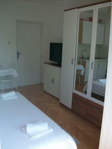Hostal Apartment Niki