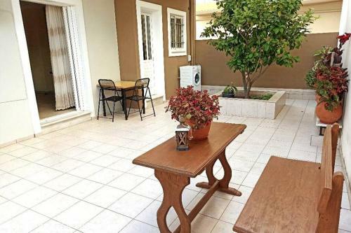 Jilda S Apartment With Private Garden!
