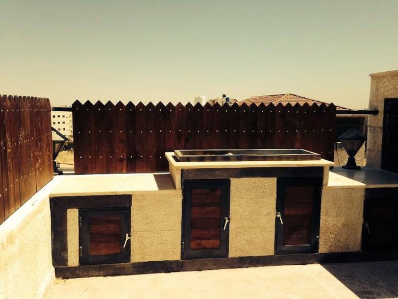 Lijam Apartments