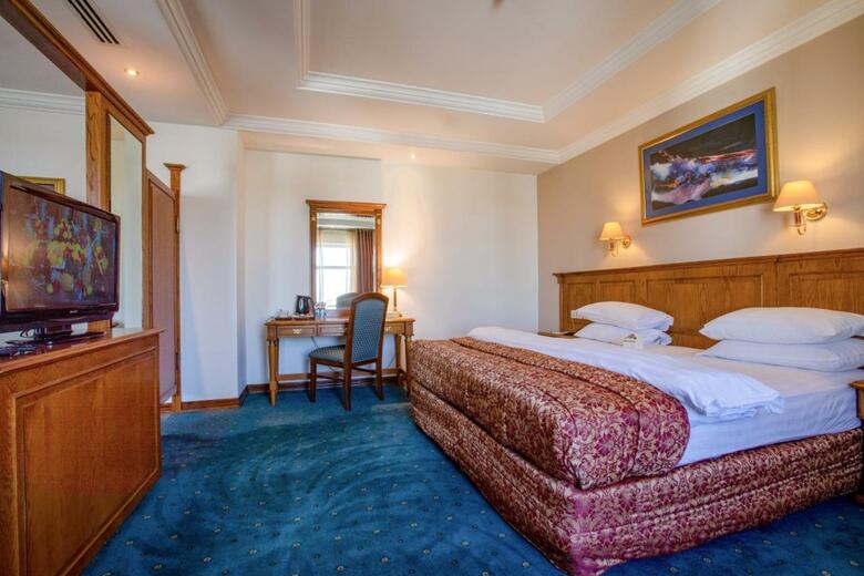 Bristol Hotel
