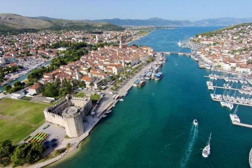 Apartments By The Sea Trogir - 14242