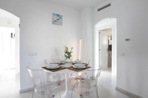 Fantastic 2-bed Apartment Close To The Sandy Beach