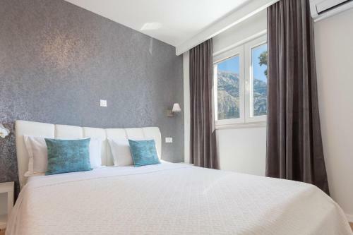 New * Modern Stylish Sea & Mountain View Apartment